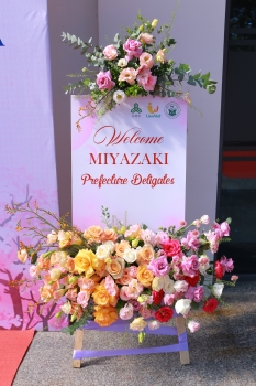 Chủ tịch và các vị lãnh đạo tỉnh Miyazaki cùng đại diện Đại sứ quán Nhật Bản tại Việt Nam đến thăm và làm việc với Công ty cổ phần phát triển Liên Việt và Trường Đại Học Y Tế Công Cộng